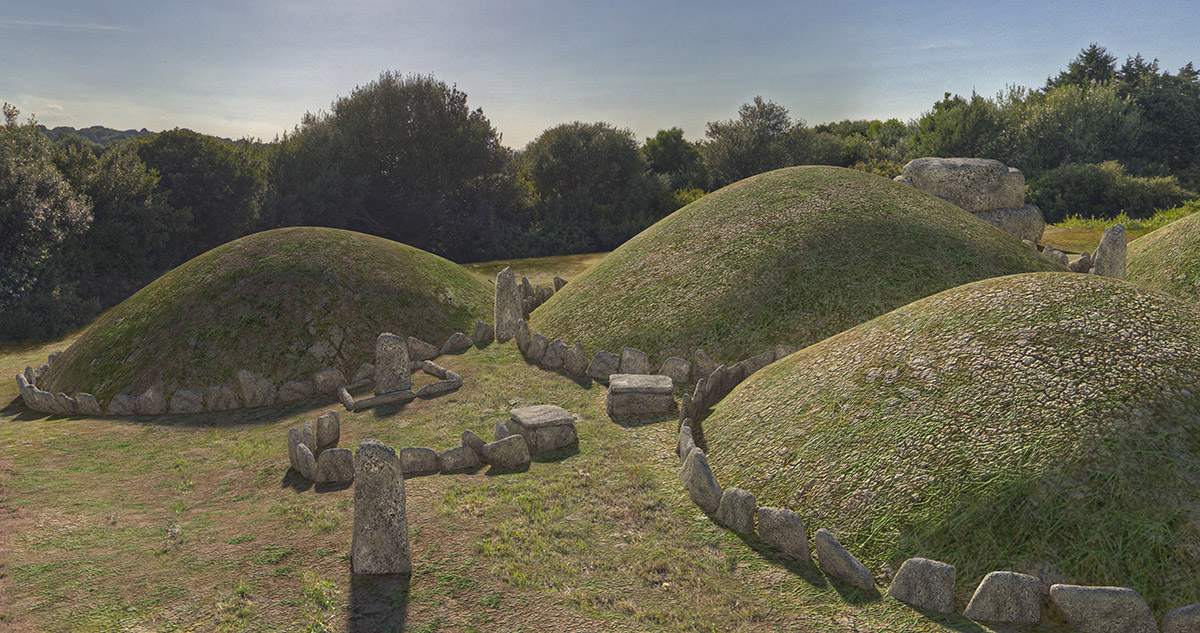 The stone boxes positioned at the tangent points of the mounds